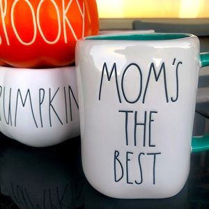 RAE DUNN 💙 Mom’s the best Mug